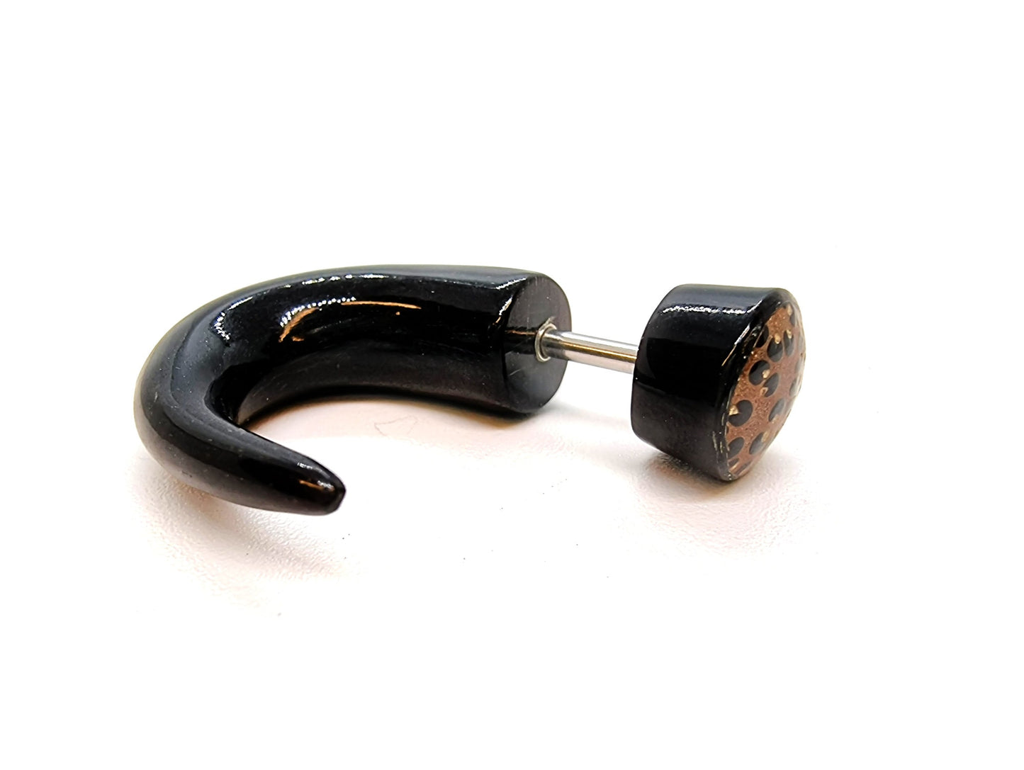 Titanium Fake Gauges Earrings, Faux Plugs, Claw Plugs - 16G Earrings Hand Carved Buffalo Horn - Leopard Design
