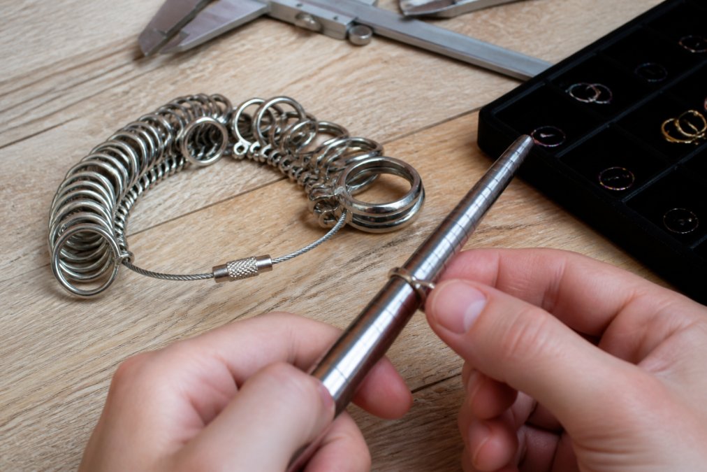 How to Measure Piercing Size: Gauge & Diameter Guide