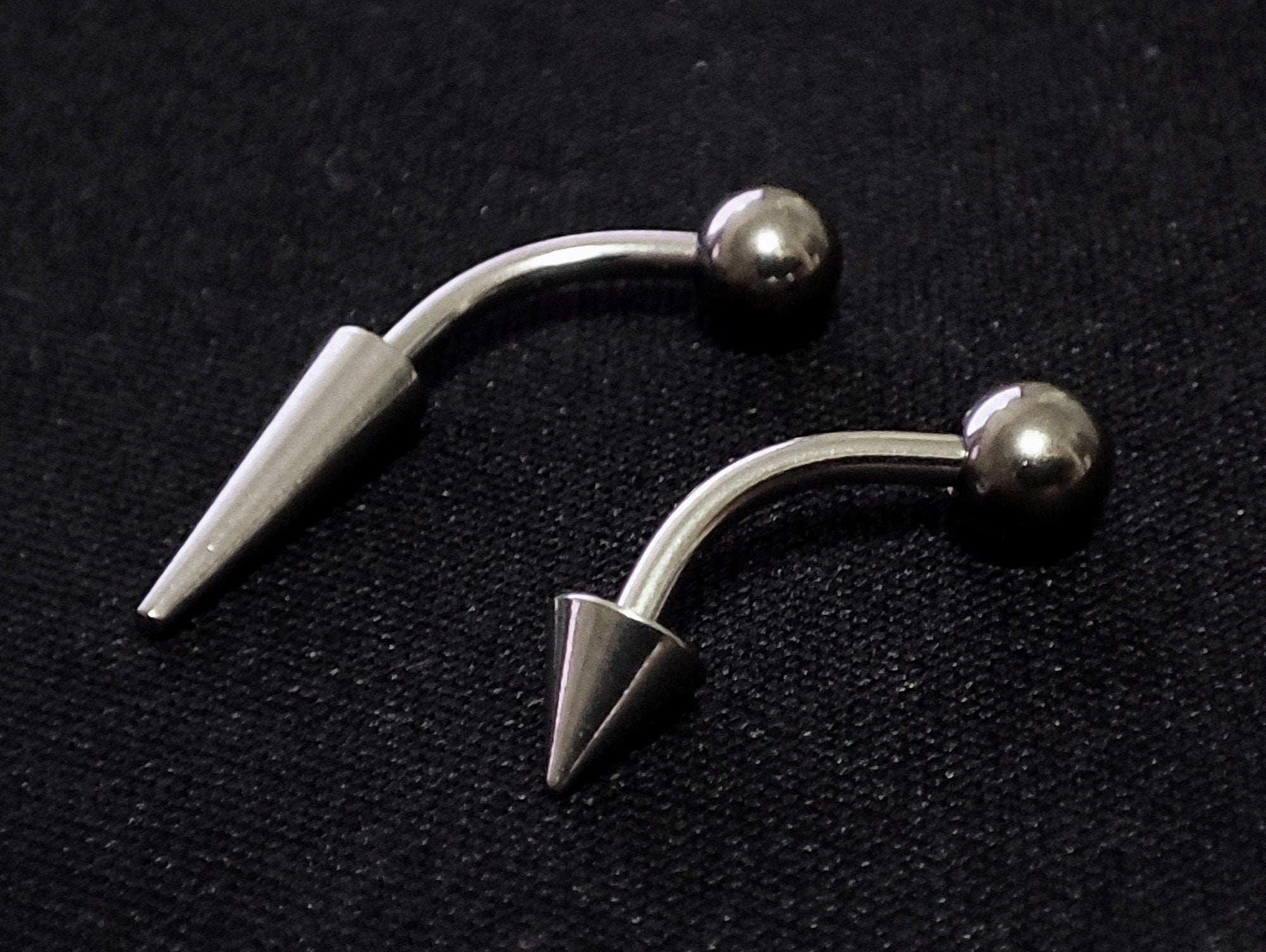 Spike Vertical Labret Stud Lip Piercings - Internally Threaded Titanium Spikes / Cone 16g 14g Curved Barbell Piercing for Lip Jewelry