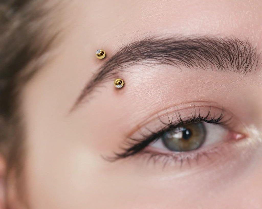 14K Gold Curved Barbell Piercing, Eyebrow Piercing with Gem Balls Cartilage Studs, Belly Ring - 16G Body Jewellery Gold Bent Bar